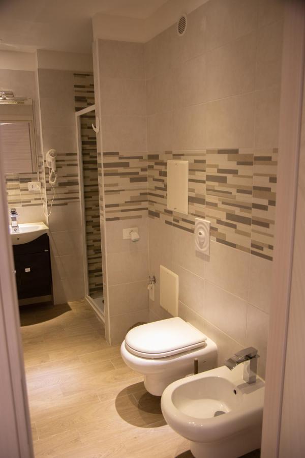 B&B Miramare Suite ตารันโต ภายนอก รูปภาพ