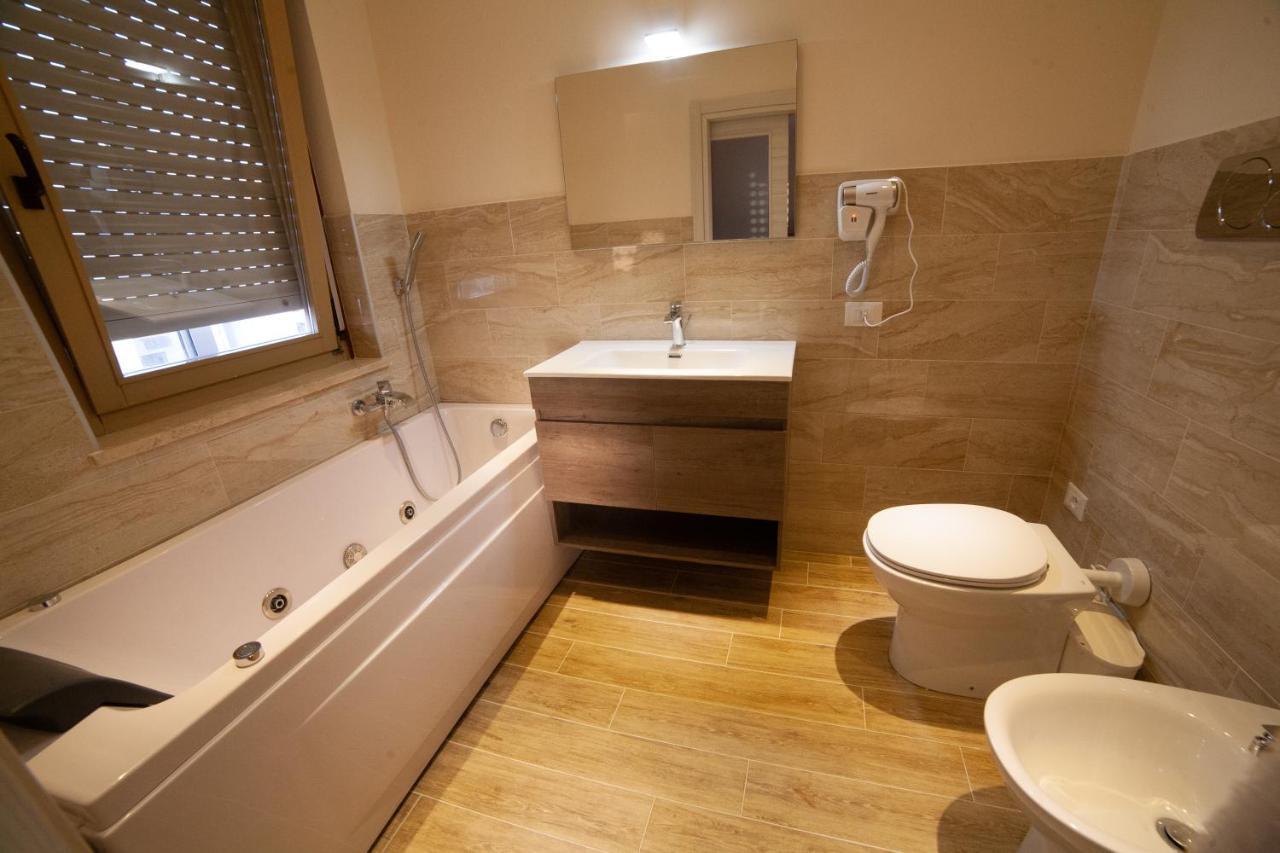B&B Miramare Suite ตารันโต ภายนอก รูปภาพ